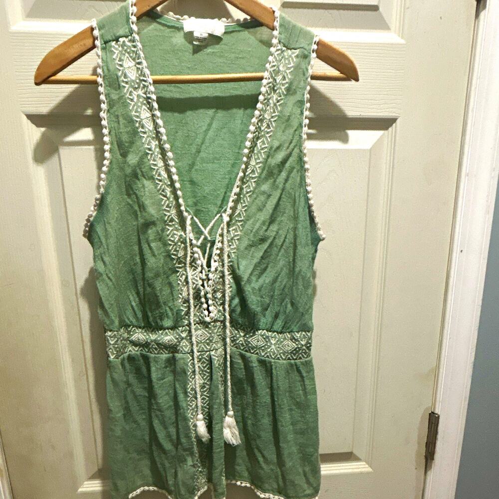 Forever 21 Plus 1X Green Embroidered Tassel Tie V Neck Boho Sleeveless Blouse